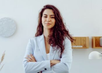 Jake, nezavisne i oštroumne: 10 znakova da ste inteligentna žena koja muškarcima pomera tlo pod nogama!